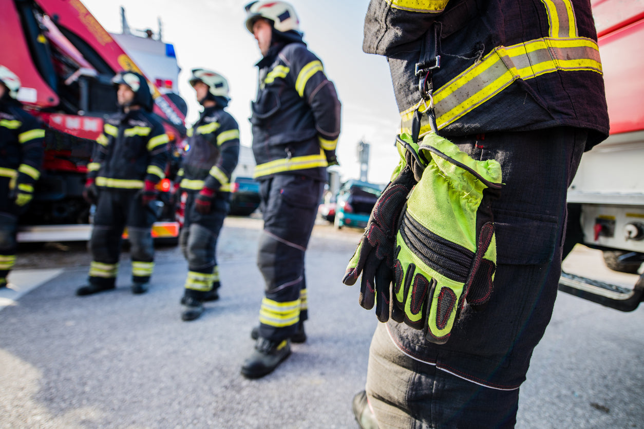 Structural, Extrication, Wildland, or Rope: How to Pick the Right Firefighter Glove for the Job