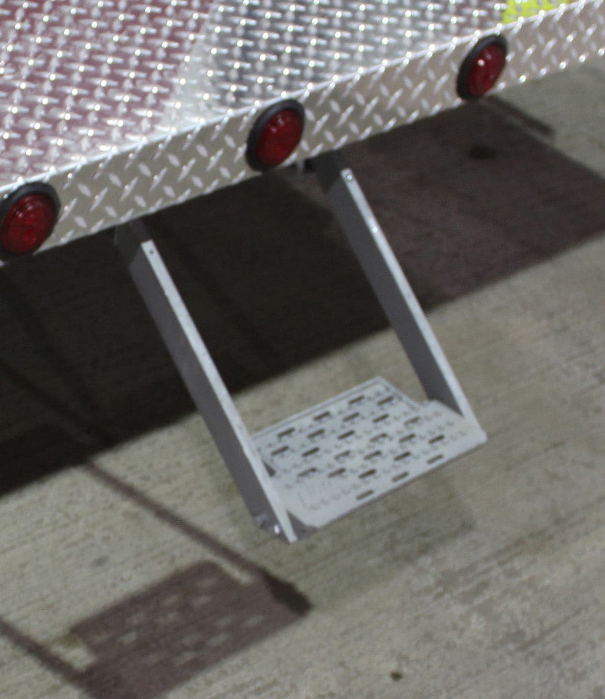 Ziamatic Apparatus Equipment Fire_Safety_USA Ziamatic Manual Pull-out Step