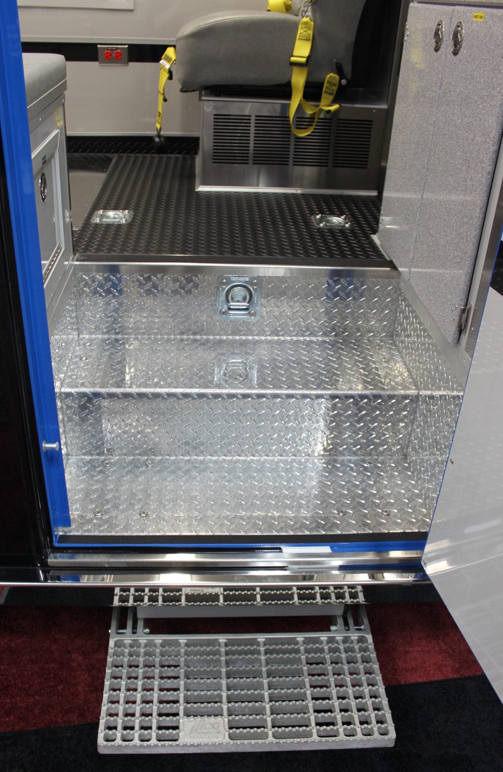 Ziamatic Apparatus Equipment Fire_Safety_USA Ziamatic Retractable Vehicle Step - 7-5/8" Drop