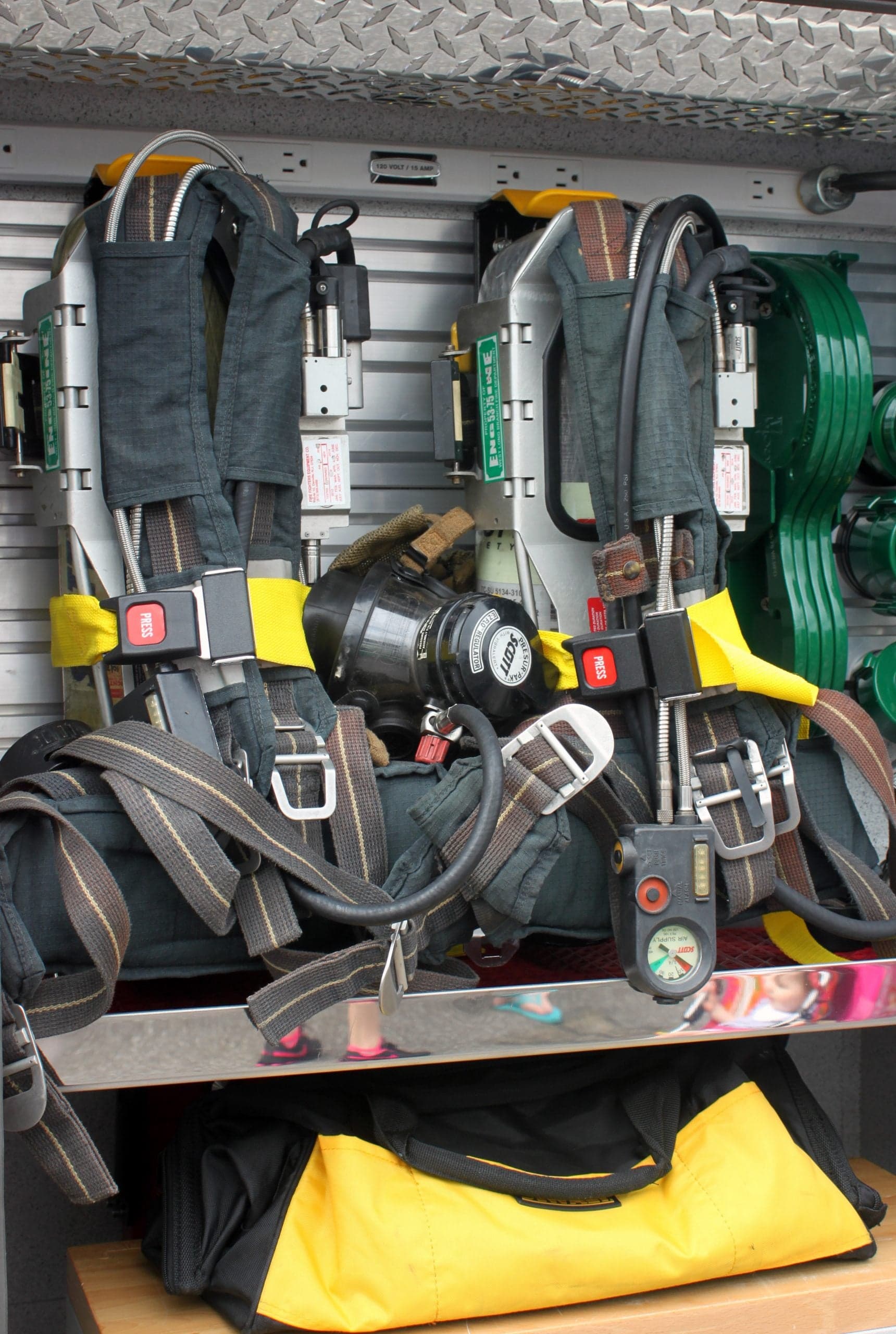 Ziamatic SCBA Brackets Fire_Safety_USA Ziamatic WALKAWAY Bracket for 4500/5500 PSI Cylinders